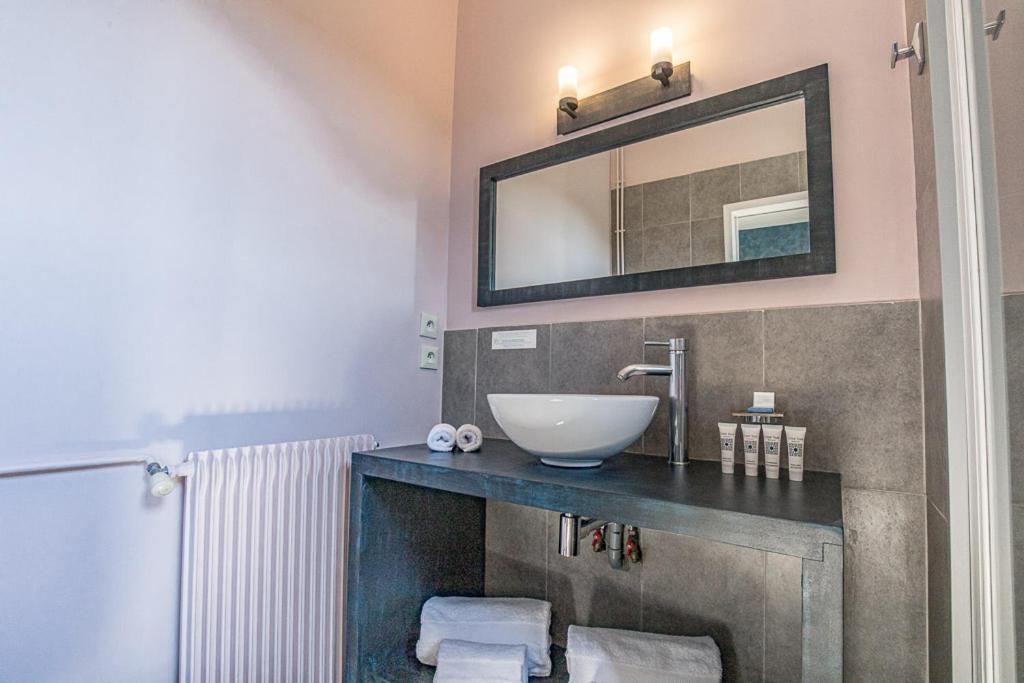 Le Relais Des Chartreuses Hotel Le Boulou Bagian luar foto
